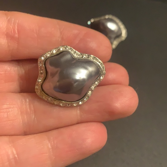 Kenneth Jay Lane pearl Vintage Deco Inspired Mabé Pearl Earrings clip earings - Picture 3 of 13